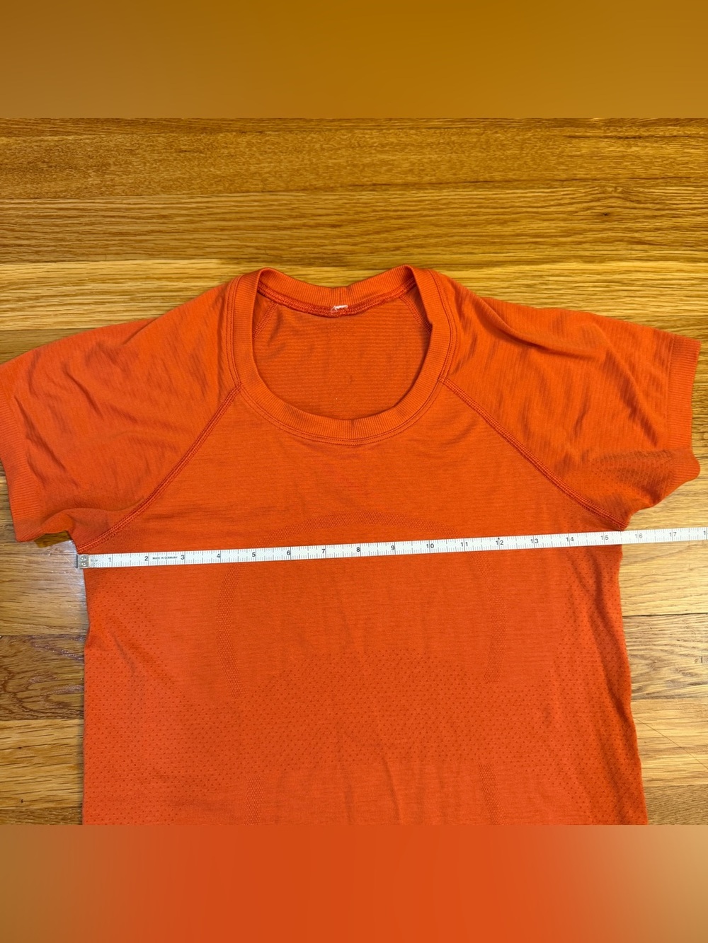 Lululemon Swiftly Tech Short Sleeve 2.0 in Orange - Size 6 - Picture 4 of 6